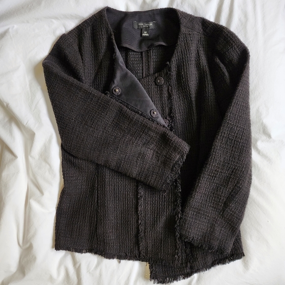 Ann Taylor Petite cropped snap closure blazer, size 6P, black - Picture 4 of 4